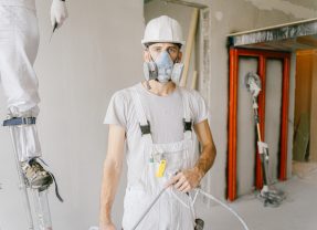 Dlaczego warto pracować jako malarz budowlany?