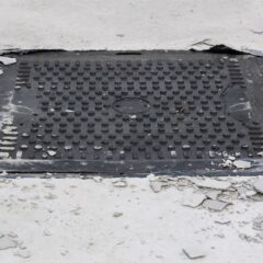 W jakich typach zbiorników stosuje się włazy rewizyjne?