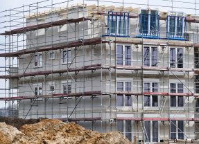 Rusztowania budowlane – niezbędne rozwiązanie na placu budowy